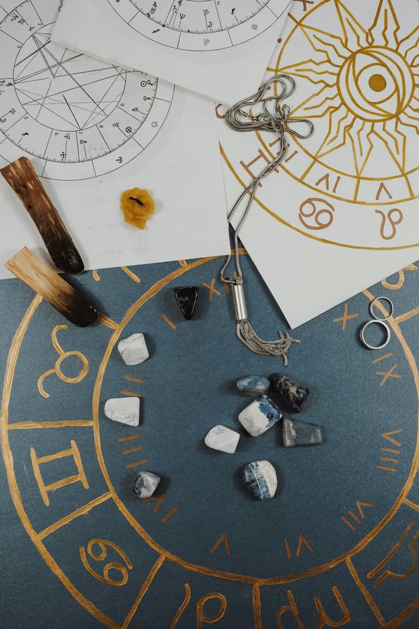 Découvrez comment l'astrologie révèle vos compatibilités amoureuses